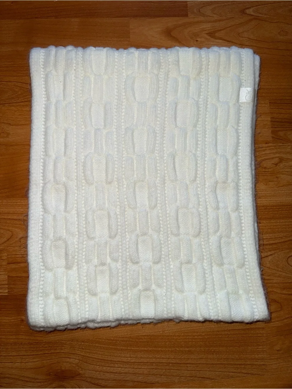 Calvin Klein White Ivory Knitted Infinity Scarf Cozy Warm Wrap 30in x 11.5in